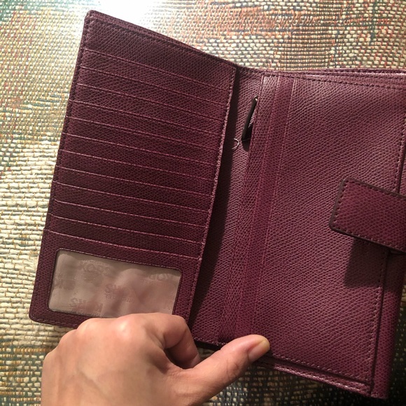 COPY - Michael Kors Wallet - Picture 2 of 4